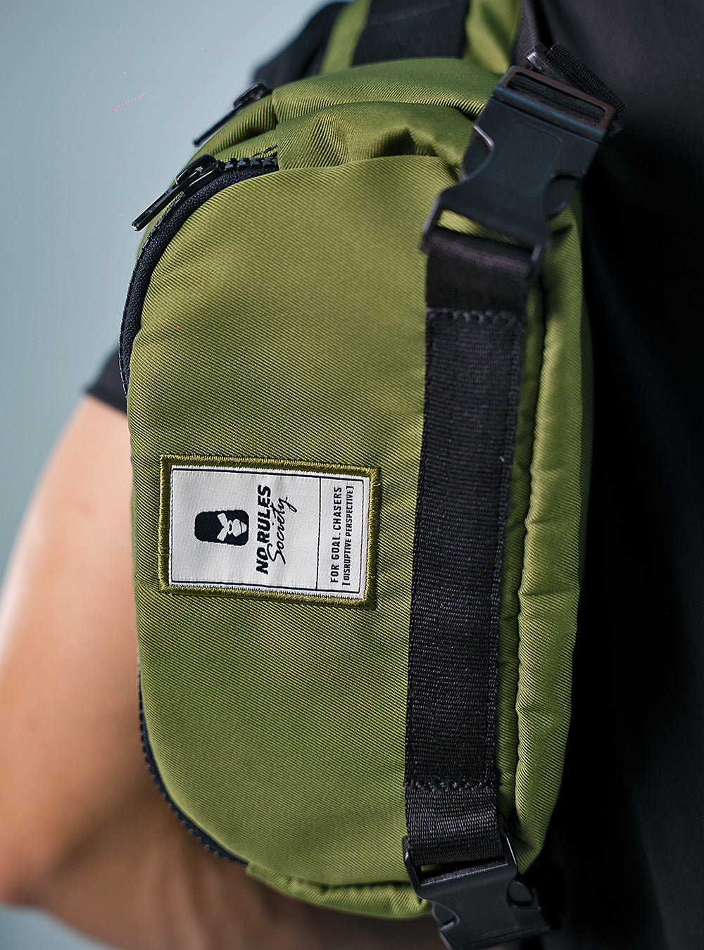 CANGURO CRUZADO VERDE MILITAR