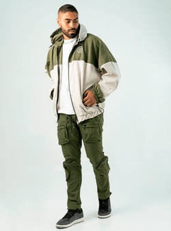 CHAQUETA BE IMPERMEABLE VERDE MILITAR