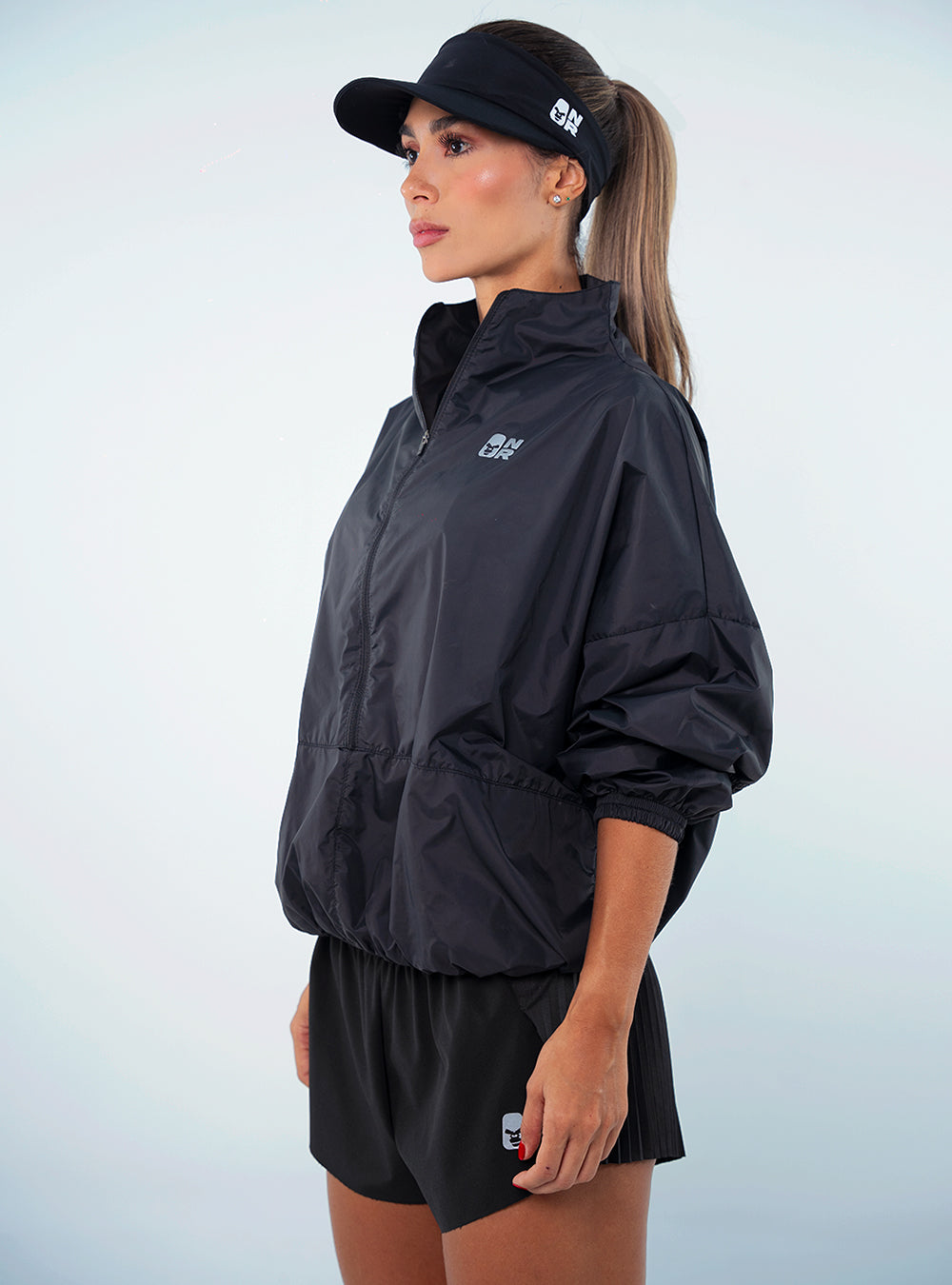 CHAQUETA CORTAVIENTOS NEGRA