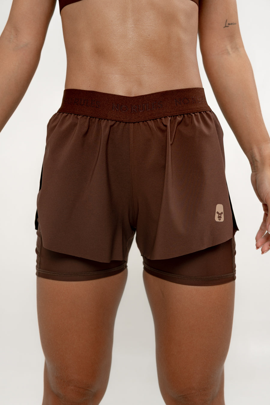 Shorts Core Motion Chocolate Mujer