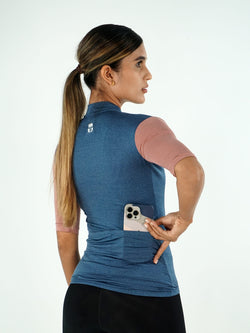 JERSEY SLIM DAMA AZUL MEDIO CON MANGA PALO DE ROSA CORTA