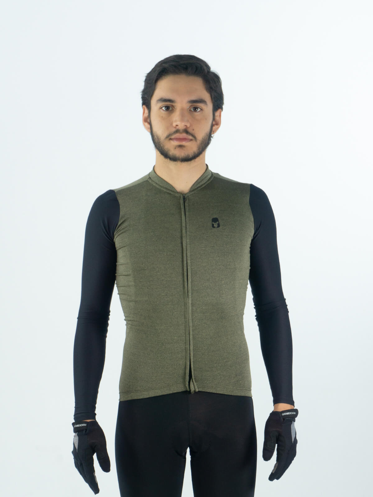 JERSEY SLIM HOMBRE VERDE CON MANGA NEGRA LARGA