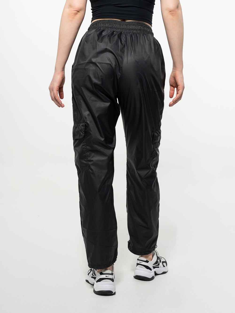 Essential Jogger Negro Mujer