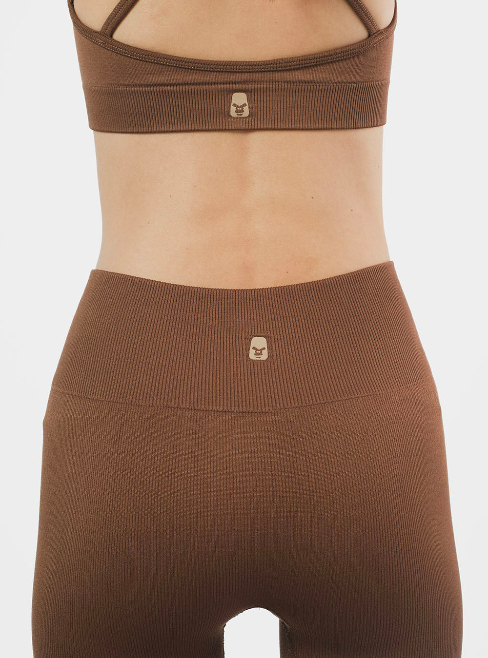 Conjunto  Strive Flow Avellana