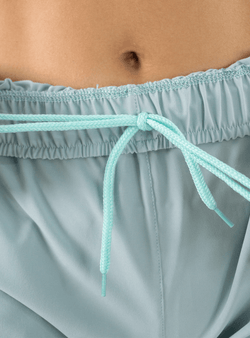 SHORT AJUSTADO VERDE CLARO
