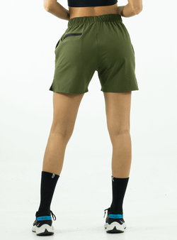 SHORT AJUSTADO VERDE MILITAR