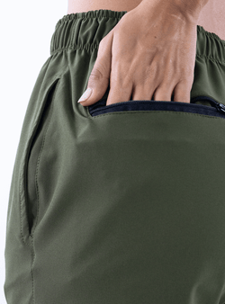 SHORT AJUSTADO VERDE MILITAR