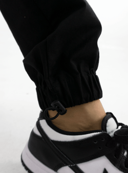 PANTALÓN CARGO MULTI POCKET NEGRO DAMA