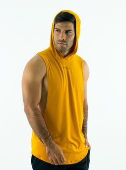 CAMISETA ESQUELETO CON CAPOTA MOSTAZA